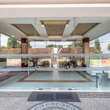 Oyo Flagship 3726 Tembok Batu Residence Tugu Extérieur photo