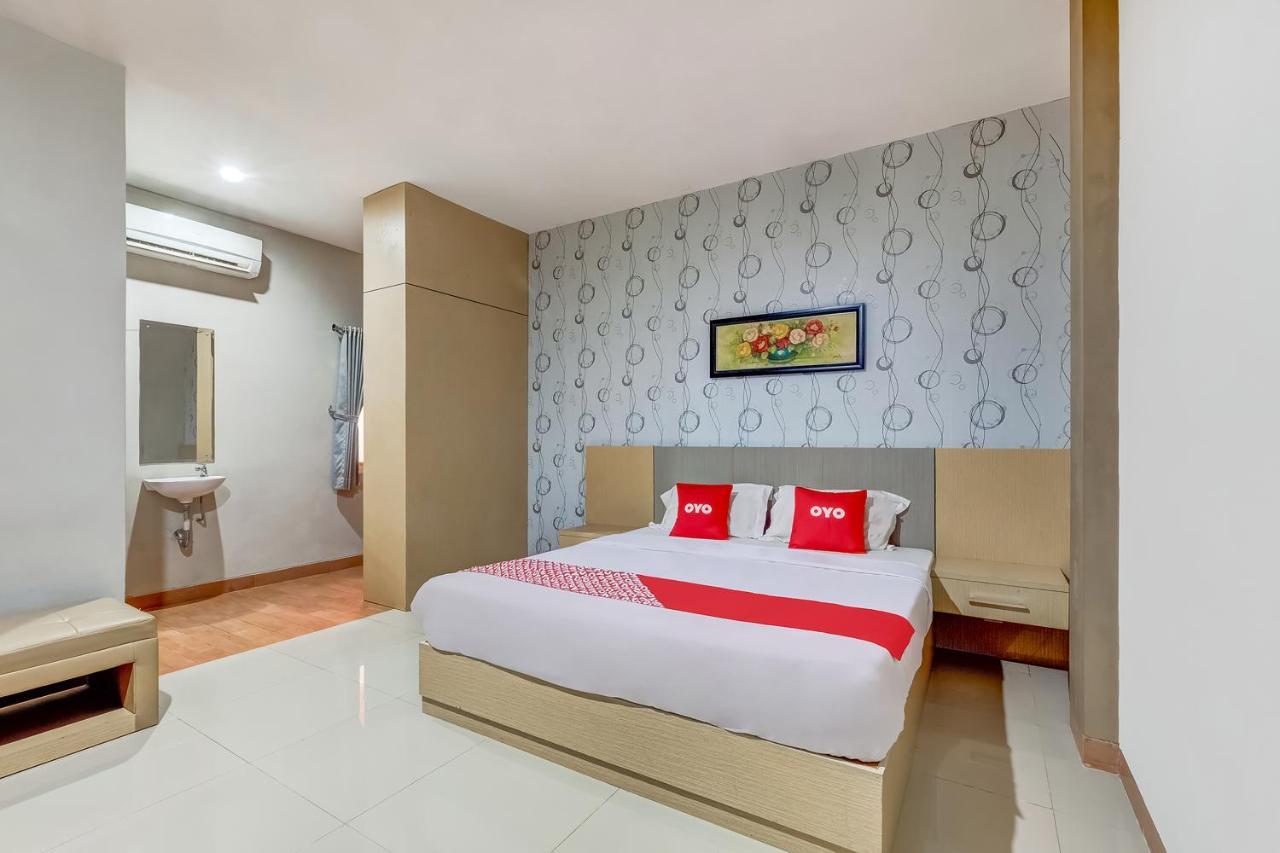 Oyo Flagship 3726 Tembok Batu Residence Tugu Extérieur photo