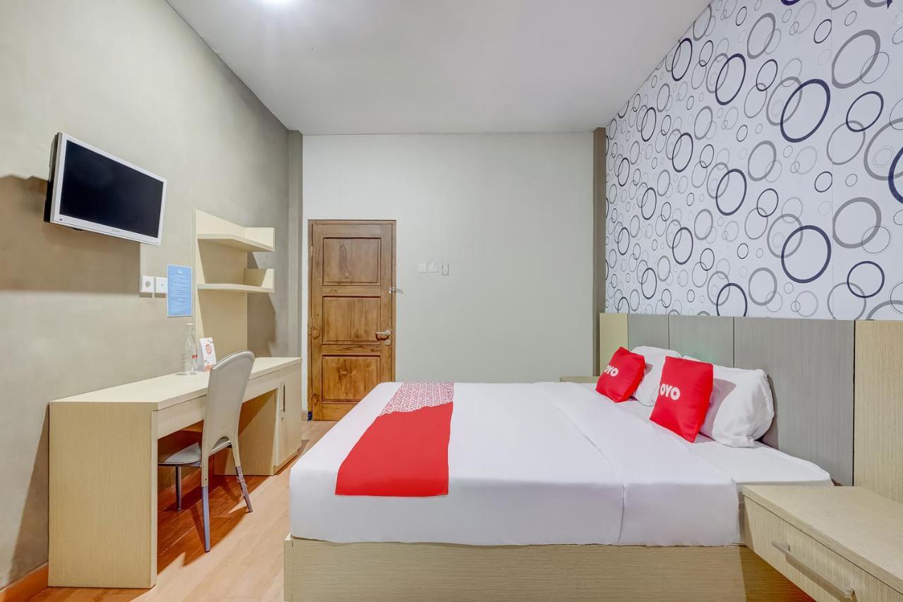 Oyo Flagship 3726 Tembok Batu Residence Tugu Extérieur photo
