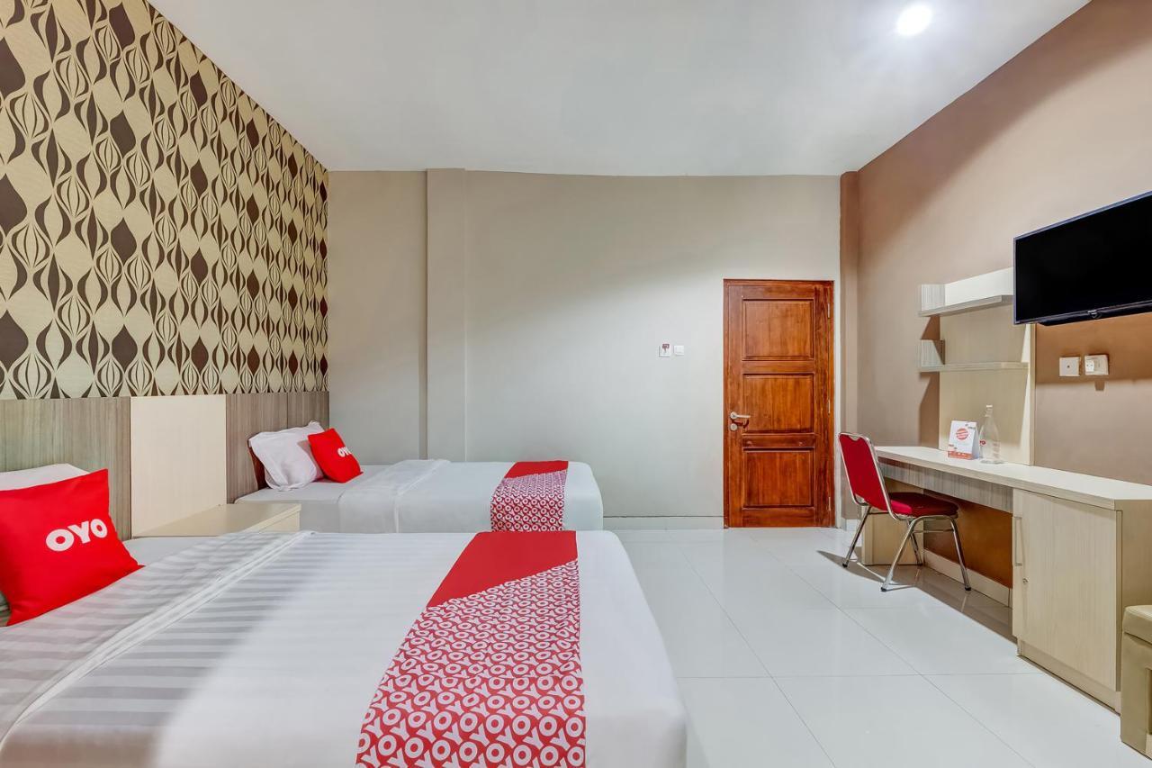 Oyo Flagship 3726 Tembok Batu Residence Tugu Extérieur photo