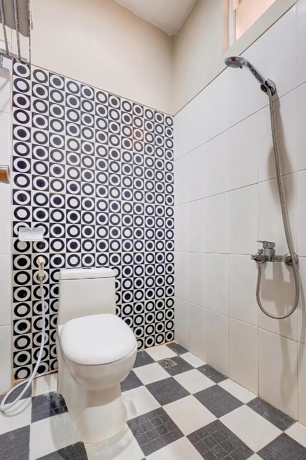 Oyo Flagship 3726 Tembok Batu Residence Tugu Extérieur photo