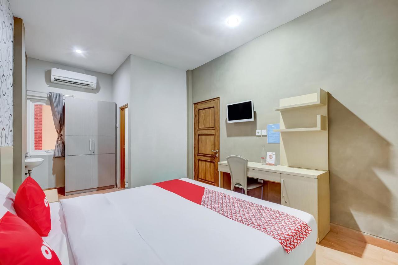 Oyo Flagship 3726 Tembok Batu Residence Tugu Extérieur photo