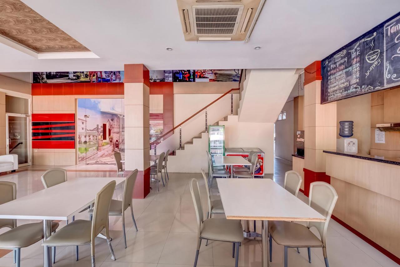 Oyo Flagship 3726 Tembok Batu Residence Tugu Extérieur photo