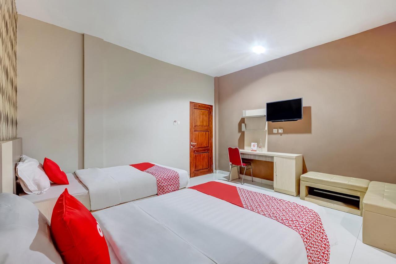 Oyo Flagship 3726 Tembok Batu Residence Tugu Extérieur photo