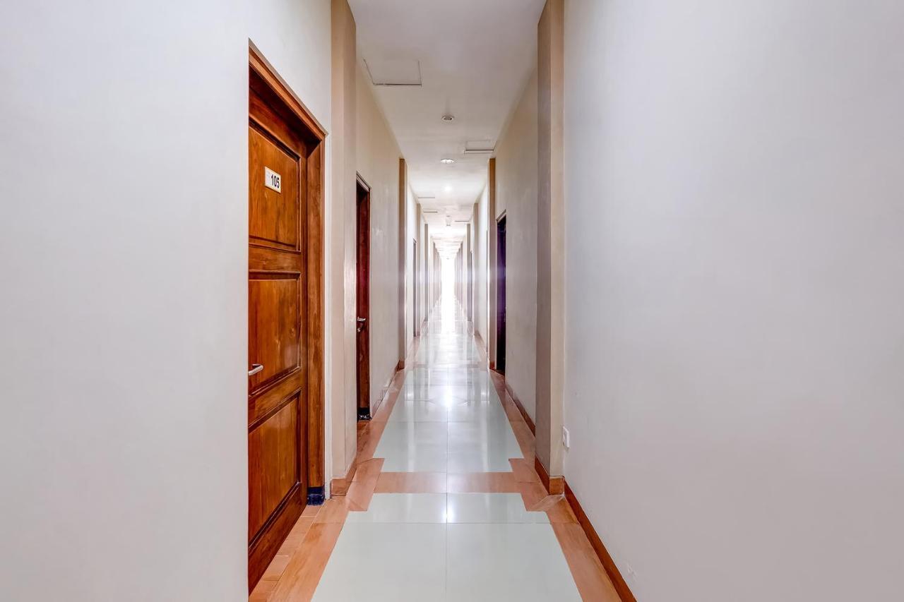 Oyo Flagship 3726 Tembok Batu Residence Tugu Extérieur photo