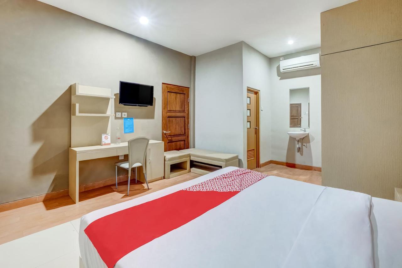 Oyo Flagship 3726 Tembok Batu Residence Tugu Extérieur photo