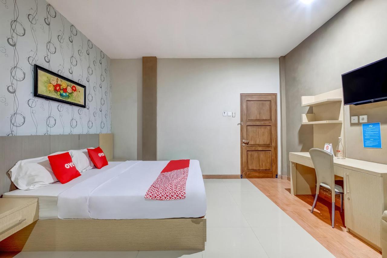 Oyo Flagship 3726 Tembok Batu Residence Tugu Extérieur photo