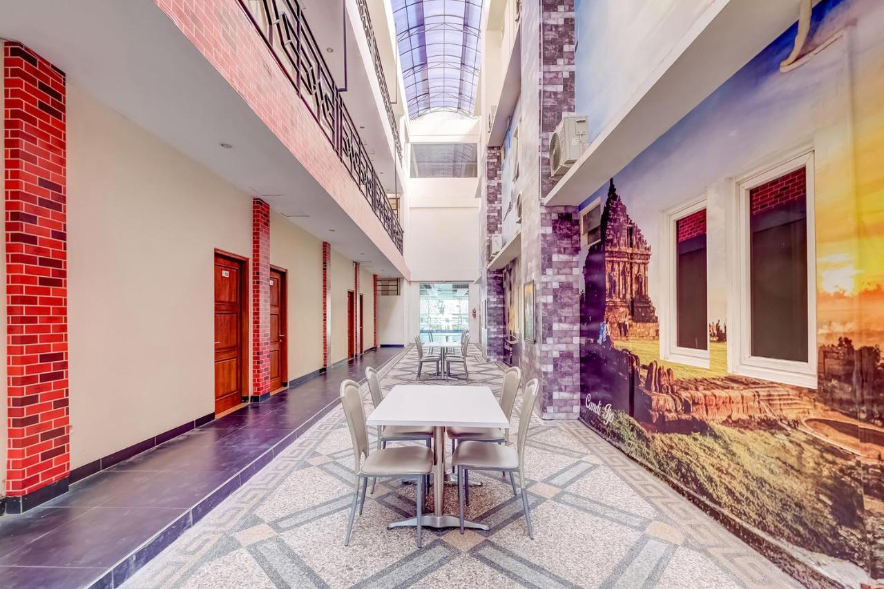 Oyo Flagship 3726 Tembok Batu Residence Tugu Extérieur photo