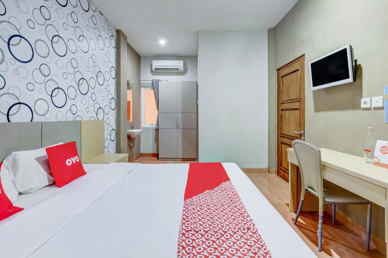 Oyo Flagship 3726 Tembok Batu Residence Tugu Extérieur photo
