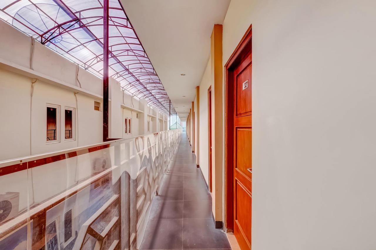 Oyo Flagship 3726 Tembok Batu Residence Tugu Extérieur photo