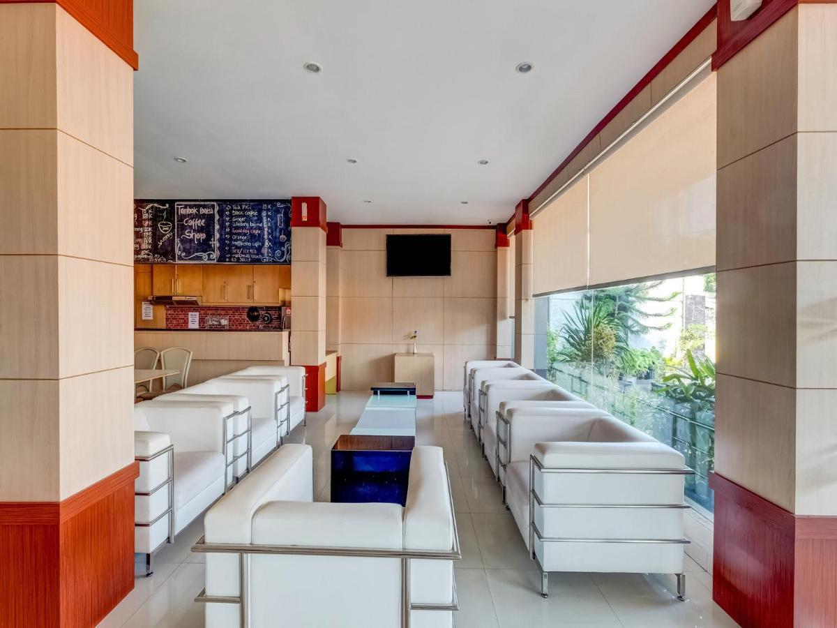 Oyo Flagship 3726 Tembok Batu Residence Tugu Extérieur photo